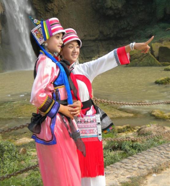 1982年属狗今年财运怎么样？1982年属狗2025年幸运色