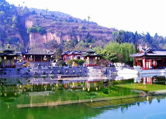 2025年10月15号农历八月廿四日,黄历忌宜财神方位查询