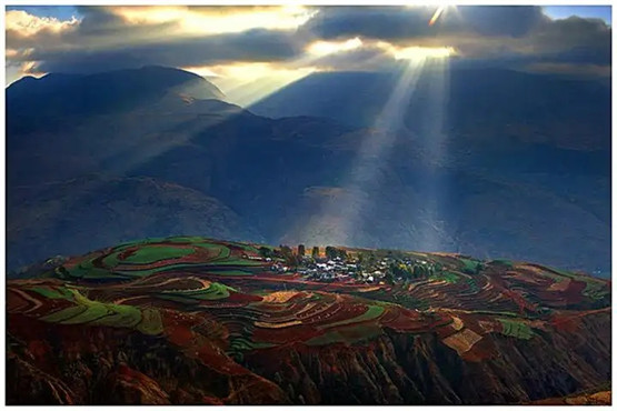 2025年10月28号农历九月初八日,黄历忌宜财神方位查询