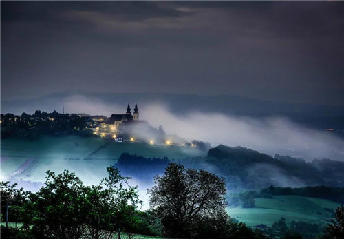 2025年12月19号农历十月三十日,黄历忌宜财神方位查询